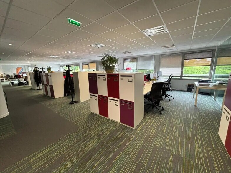 Office in Maisons-Alfort to rent - Building Photo - Image 3 of 5