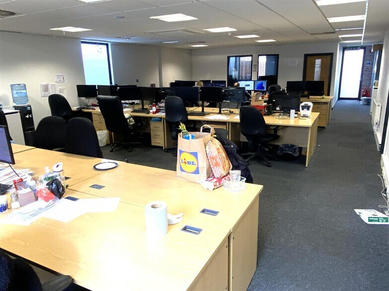 Buckingham Court, Loughton to rent - Building Photo - Image 3 of 5