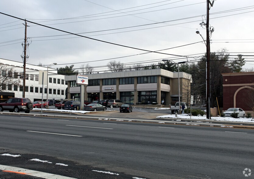 11605 Crossroads Cir, Middle River, MD for sale - Primary Photo - Image 1 of 1