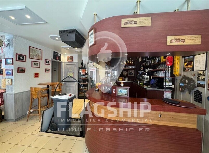 Retail in Paris to rent - Interior Photo - Image 2 of 7