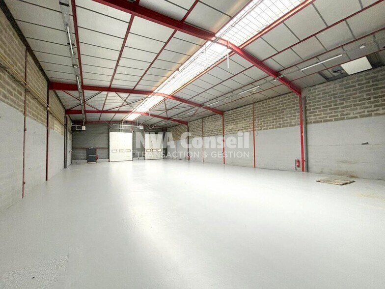 Industrial in SAINT-OUEN-L'AUMONE to rent - Interior Photo - Image 3 of 8