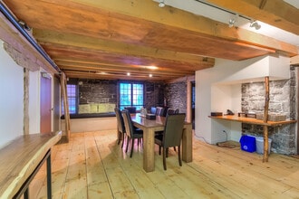 300 Pl D'youville, Montréal, QC to rent Building Photo- Image 1 of 14