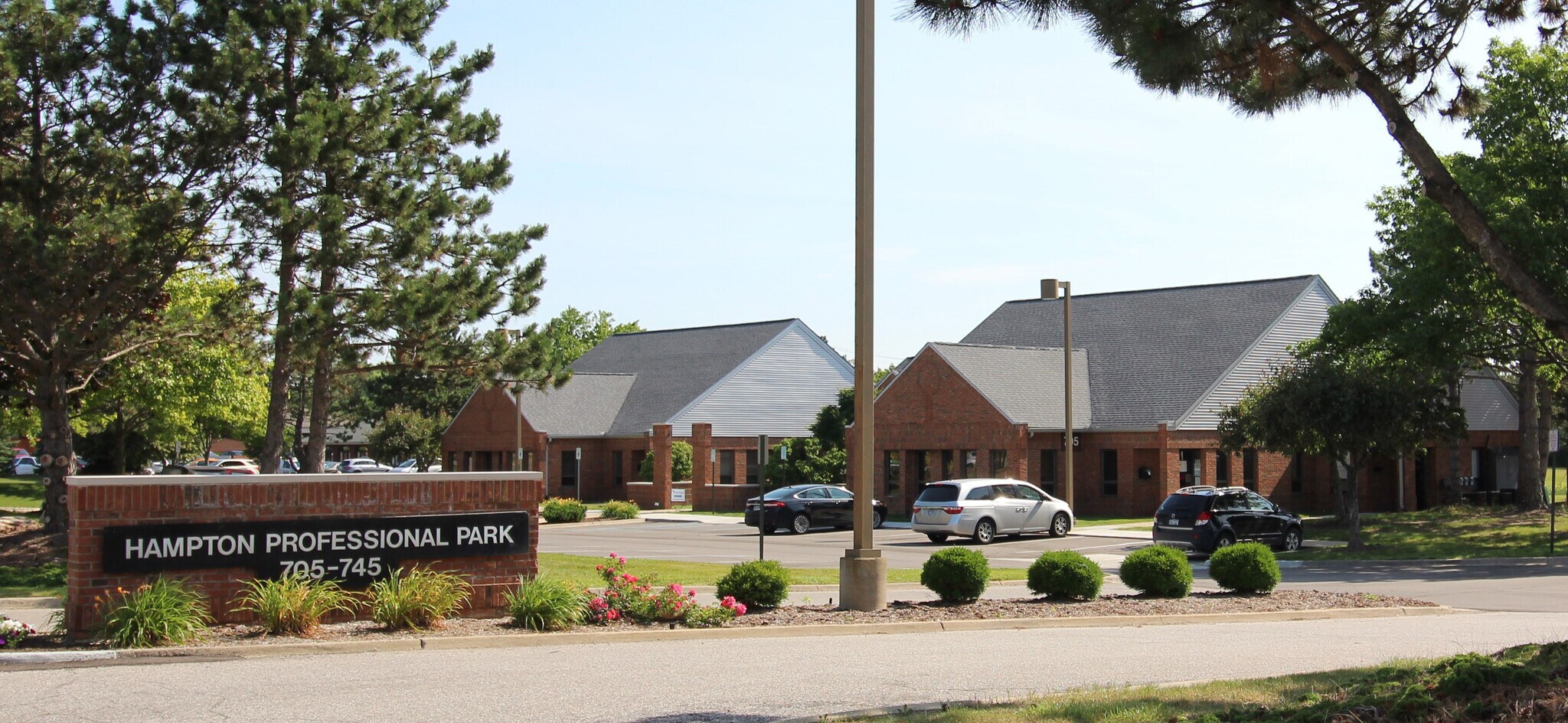 725 Barclay Cir, Rochester Hills, MI for sale Building Photo- Image 1 of 1