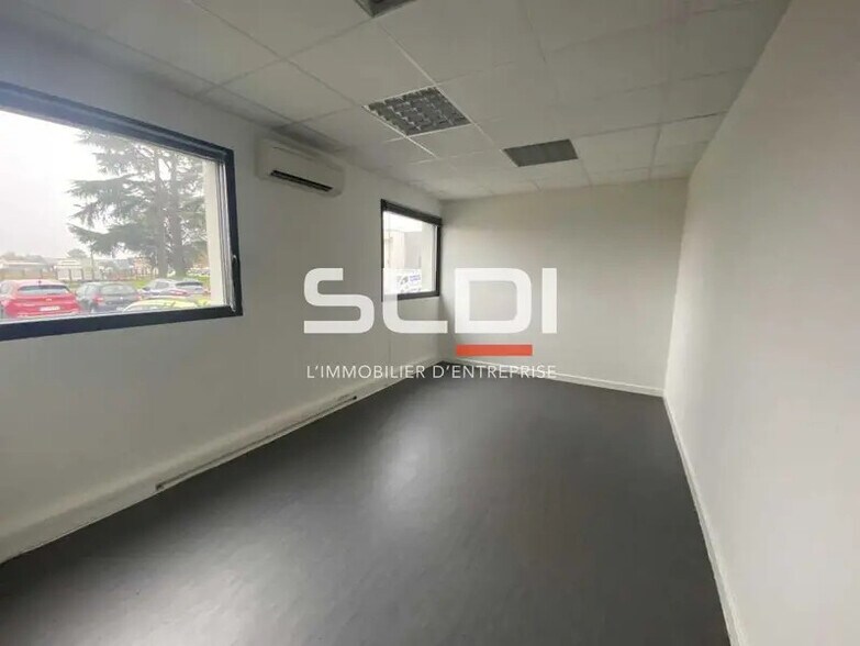 Rue Des Mercières, Rillieux-la-Pape to rent - Interior Photo - Image 3 of 6