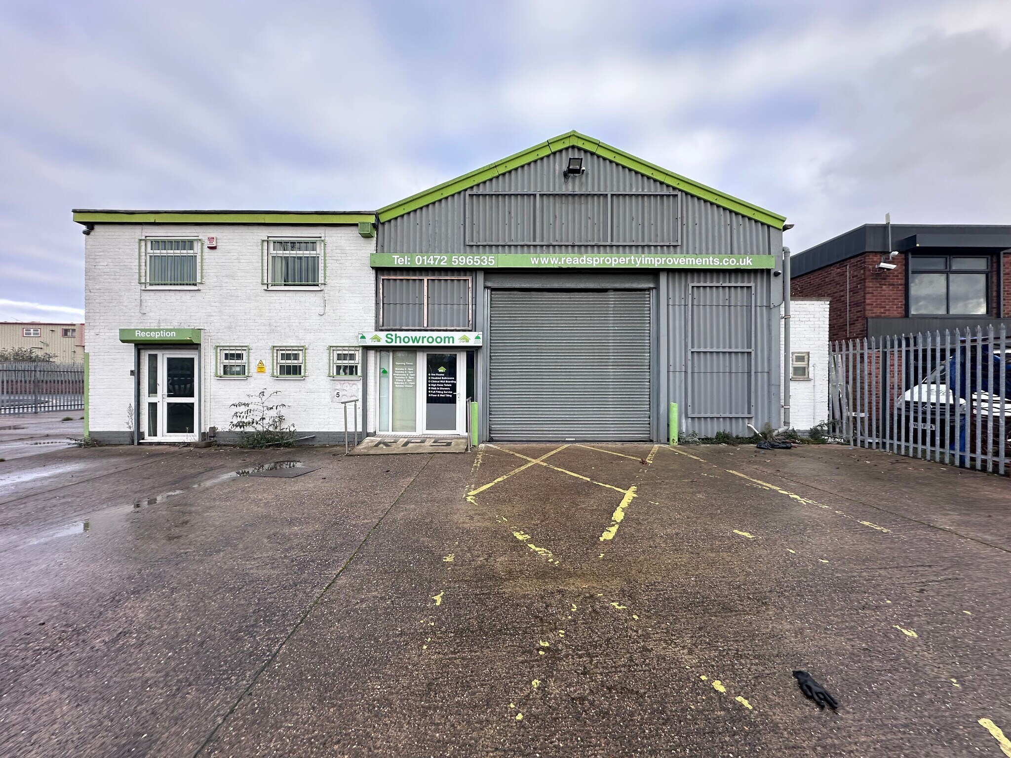 1A Spencer St, Grimsby to rent Building Photo- Image 1 of 4