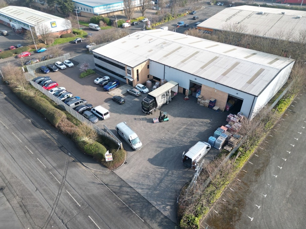 Earlsway, Gateshead to rent Building Photo- Image 1 of 8