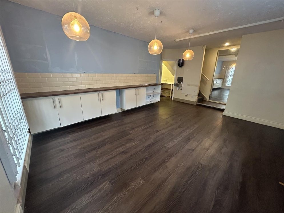 The Gatehouse, 15 St Mary's Street, Stamford to rent Interior Photo- Image 1 of 7