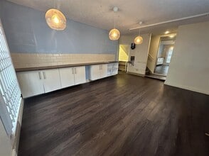 The Gatehouse, 15 St Mary's Street, Stamford to rent Interior Photo- Image 1 of 7