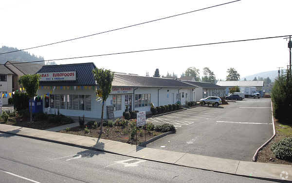 17936-17990 SE Division St, Portland, OR for rent - Building Photo - Image 2 of 6