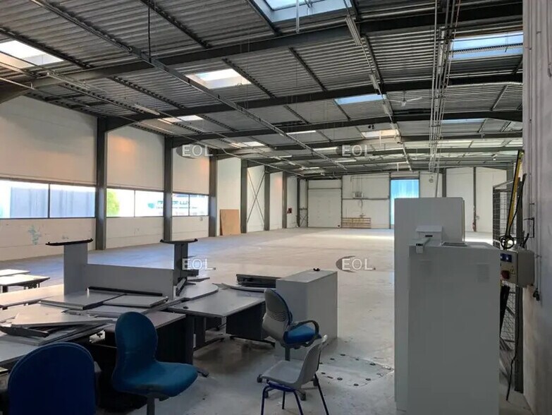 Industrial in Chaponnay to rent - Building Photo - Image 2 of 14