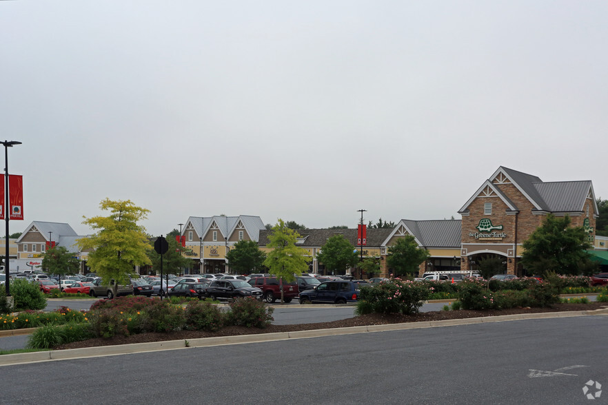 18101-18181 Town Center Dr, Olney, MD for rent - Building Photo - Image 1 of 5