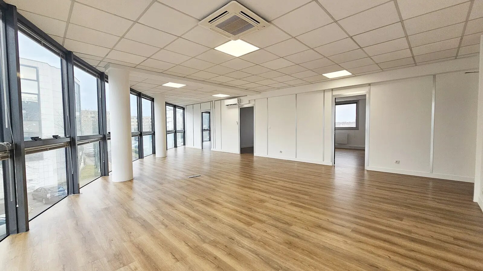 Office in Lognes to rent Interior Photo- Image 1 of 13