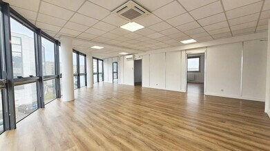 Office in Lognes to rent Interior Photo- Image 1 of 10