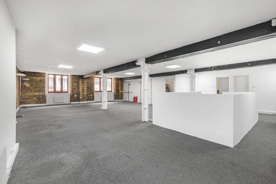 23-25 Mill St, London for sale - Building Photo - Image 3 of 26