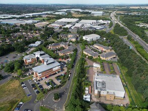 Broadlands, Wolverhampton to rent Building Photo- Image 2 of 2