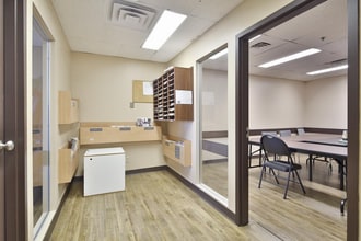 1750-1824 Boul Le Corbusier, Laval, QC to rent Interior Photo- Image 1 of 9