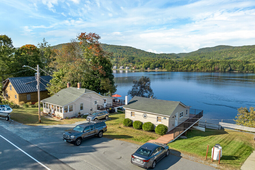 21 Unit Portfolio at Mascoma Lake, NH portfolio of 4 properties for sale on LoopNet.co.uk - Building Photo - Image 3 of 86