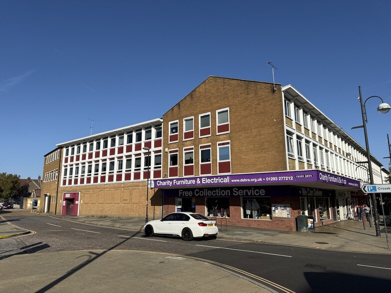 50-52 The Broadway, Crawley to rent - Building Photo - Image 2 of 11