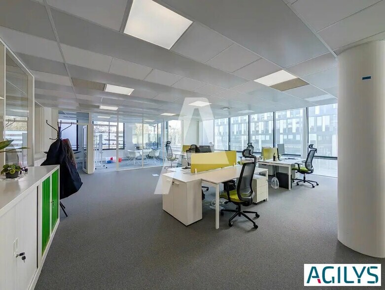 Office in Massy to rent - Interior Photo - Image 3 of 12