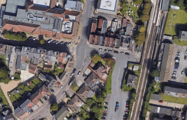 8 Queens Rd, Buckhurst Hill for sale Primary Photo- Image 1 of 1