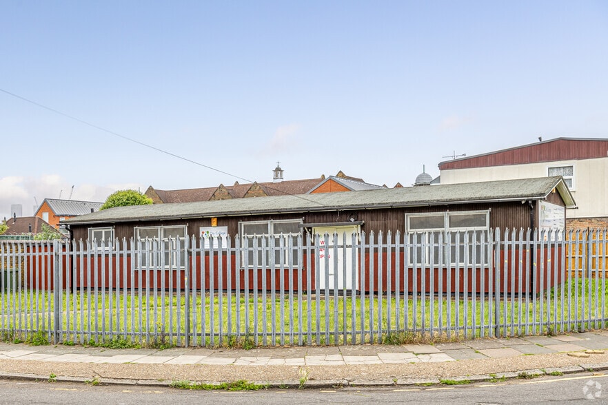 3 Hamilton Rd, London to rent - Building Photo - Image 2 of 4