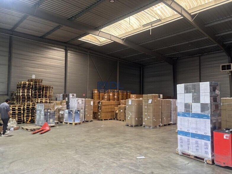 Industrial in Santeny for sale - Interior Photo - Image 3 of 13