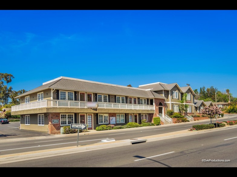 707 Civic Center Dr, Vista, CA for rent - Building Photo - Image 1 of 5