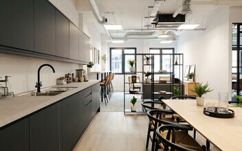 1 St James Sq, Manchester to rent Interior Photo- Image 2 of 8