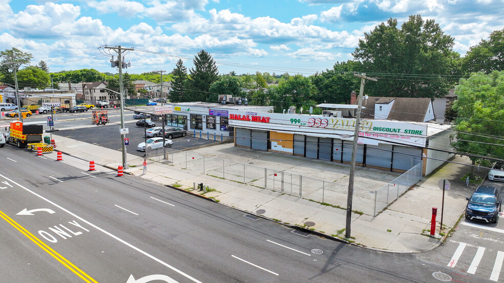 20,000 SF Hillside Ave Blockfront Retail portfolio of 2 properties for sale on LoopNet.co.uk - Building Photo - Image 2 of 4