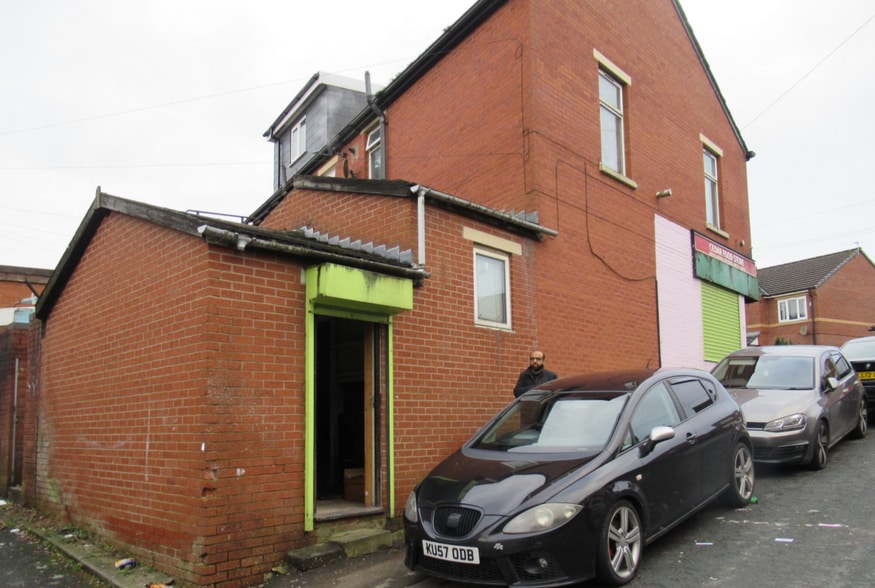 60 Cedar St, Blackburn to rent - Building Photo - Image 2 of 3