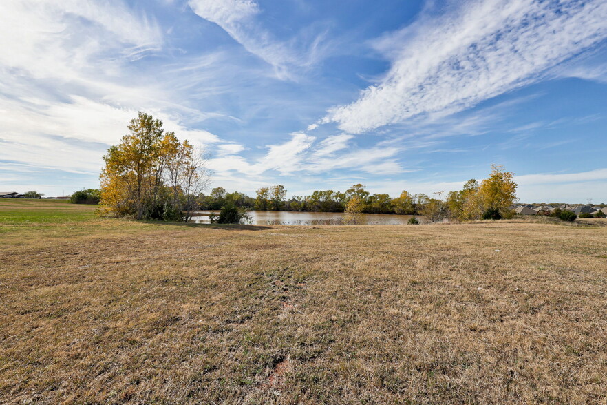 301 W Tecumseh Rd, Norman, OK for sale - Building Photo - Image 3 of 14