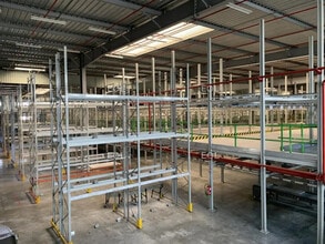 Industrial in Saint-Michel-sur-Orge to rent Interior Photo- Image 2 of 6