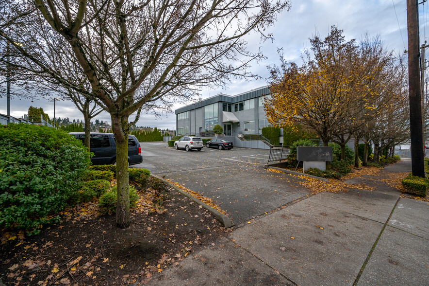 3257 16th Ave W, Seattle, WA for rent - Building Photo - Image 3 of 36