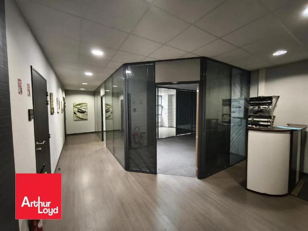 Location Bureaux 73 m² - Photo 1