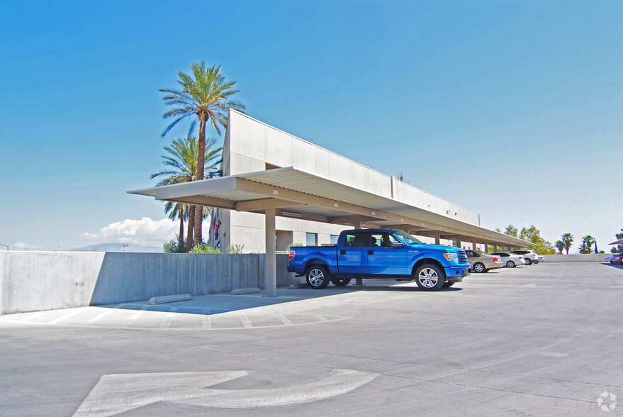 500 N Rainbow Blvd, Las Vegas, NV for rent - Building Photo - Image 3 of 8