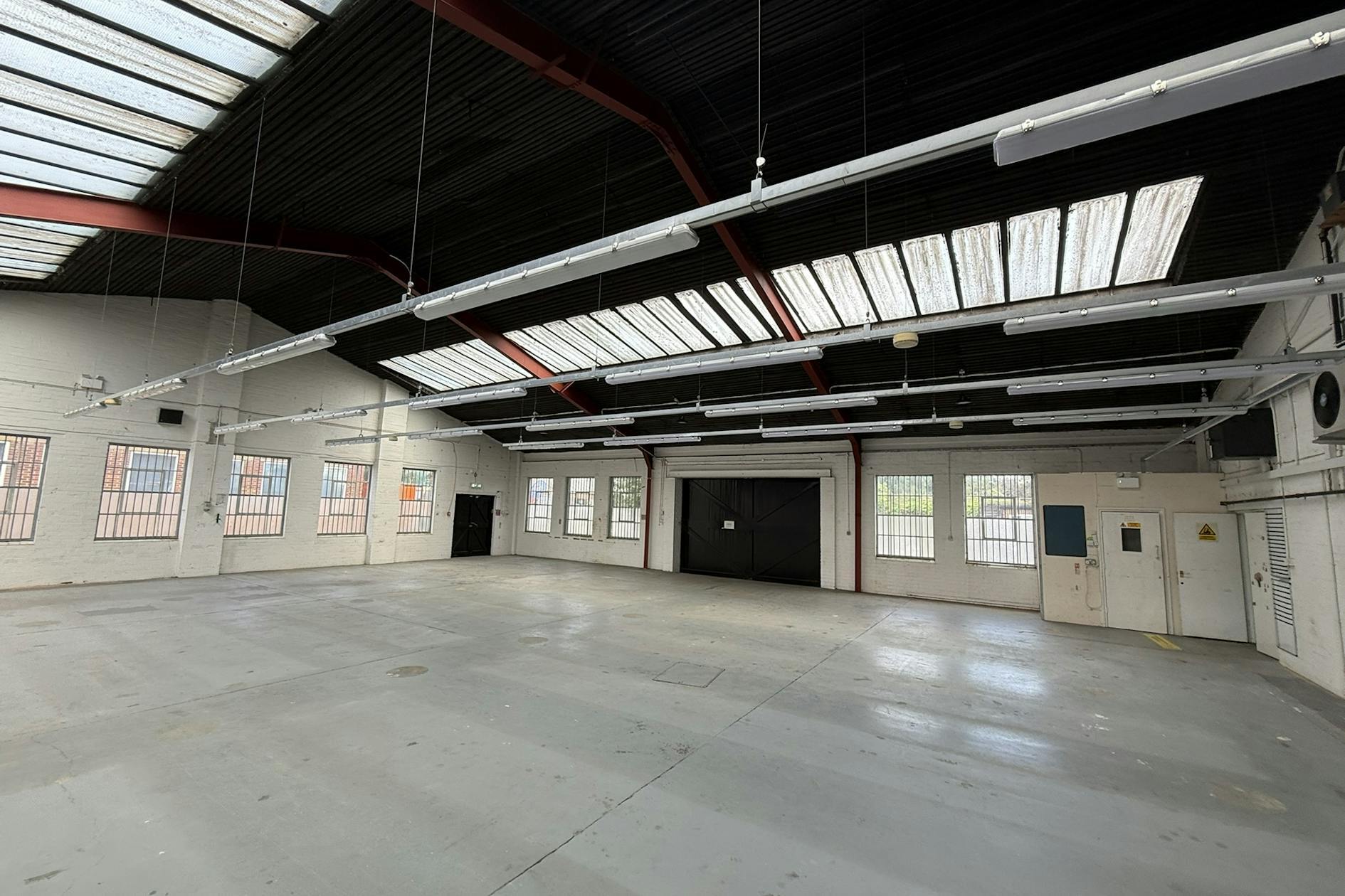 High, Old Woking to rent Interior Photo- Image 1 of 1