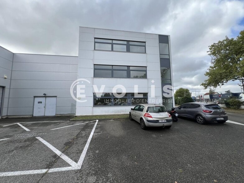 81-83 Rue Elisée Reclus, Décines-Charpieu to rent - Building Photo - Image 2 of 28