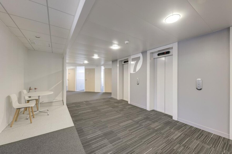 30 Rue Pasteur, Suresnes to rent - Interior Photo - Image 3 of 6