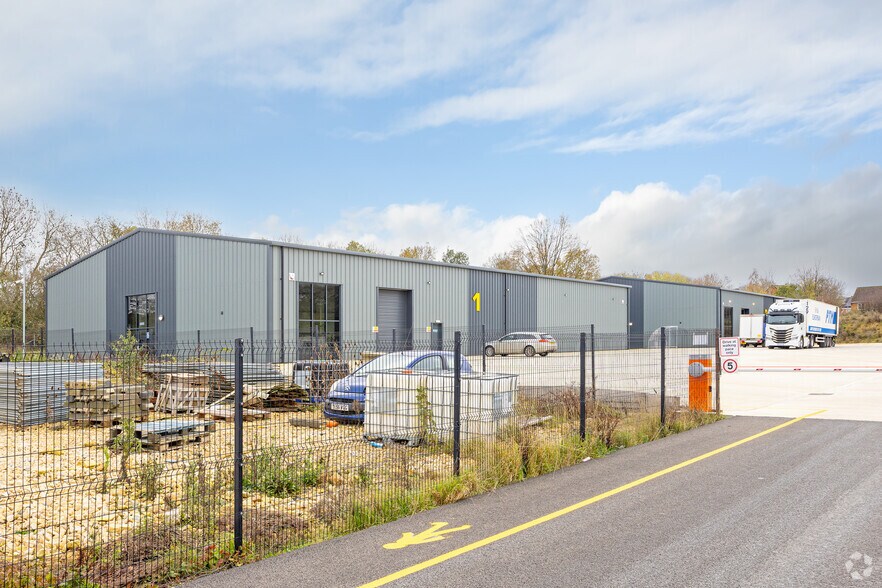 33 Beech Rise, Sleaford to rent - Primary Photo - Image 1 of 2