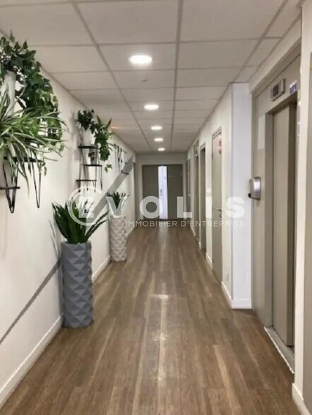 Office in Levallois-Perret to rent - Building Photo - Image 2 of 4