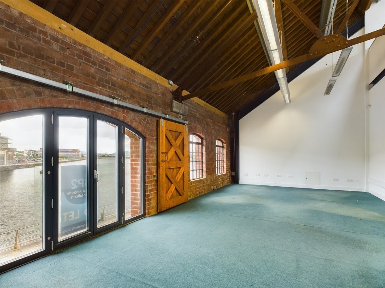 Kings Rd, Swansea to rent Interior Photo- Image 1 of 12