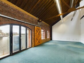 Kings Rd, Swansea to rent Interior Photo- Image 1 of 12