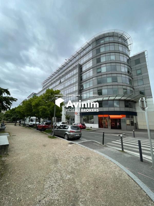 Office in Bobigny to rent Building Photo- Image 1 of 14