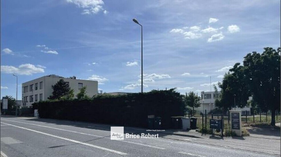 56 Avenue Du Progrès, Chassieu for sale - Building Photo - Image 2 of 4