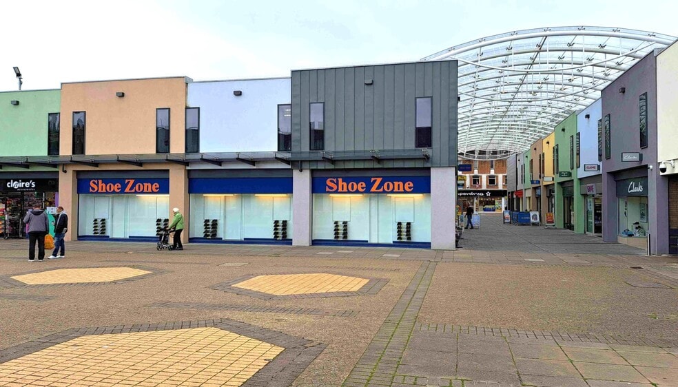 Market Walk, Newton Abbot to rent - Primary Photo - Image 1 of 14