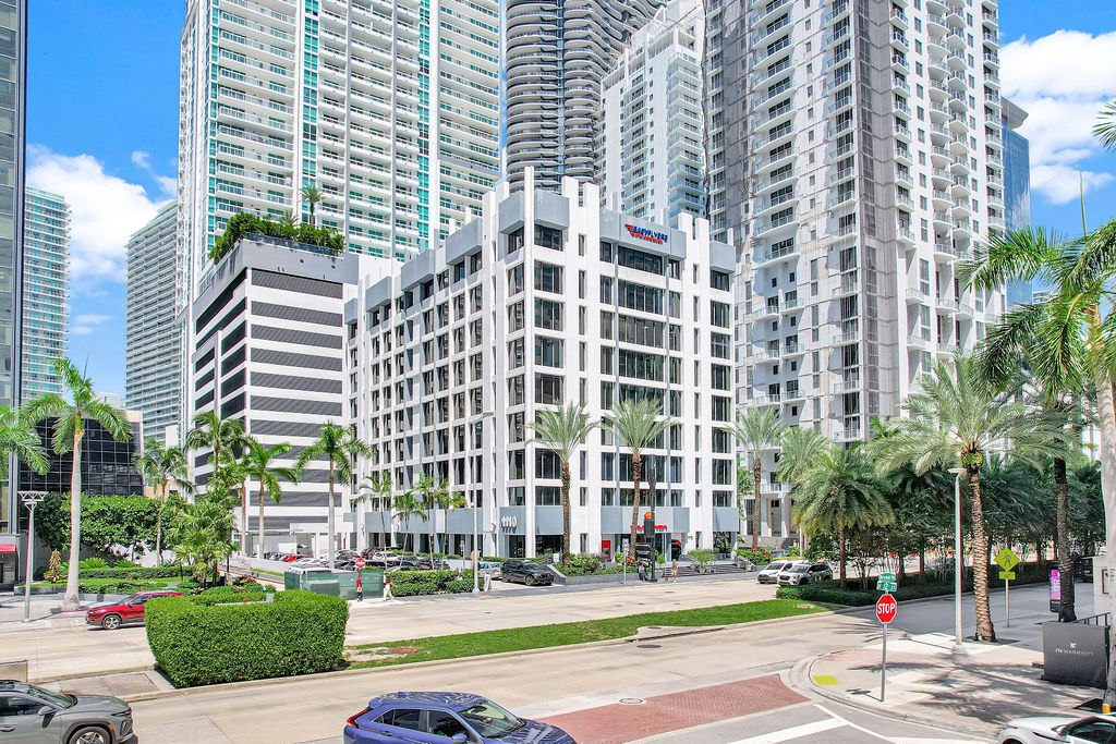 1110 Brickell Ave, Miami, FL for sale Primary Photo- Image 1 of 82