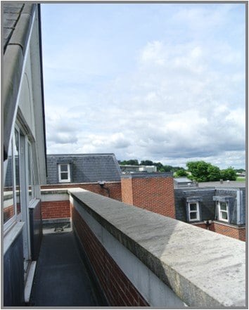 Portsmouth Rd, Esher to rent - Building Photo - Image 3 of 7
