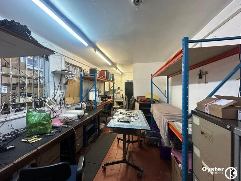 71 Westbury Ave, London to rent - Building Photo - Image 3 of 4