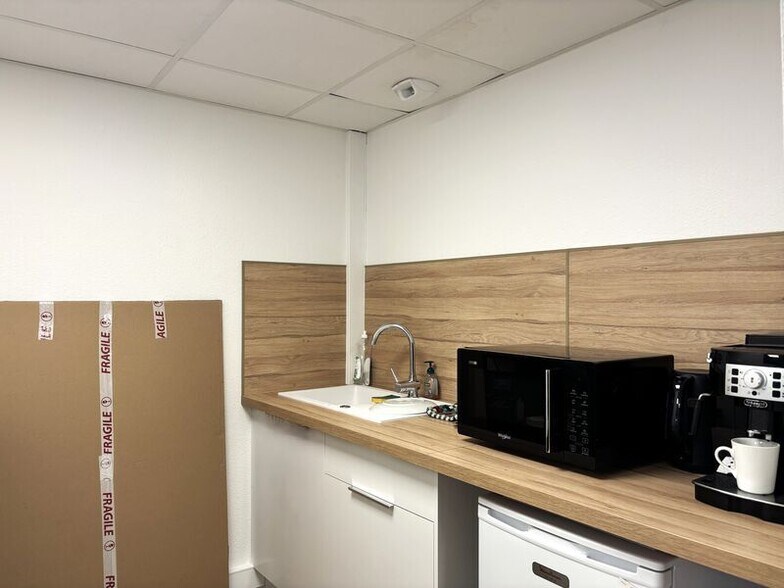 Office in Lyon to rent - Interior Photo - Image 2 of 4