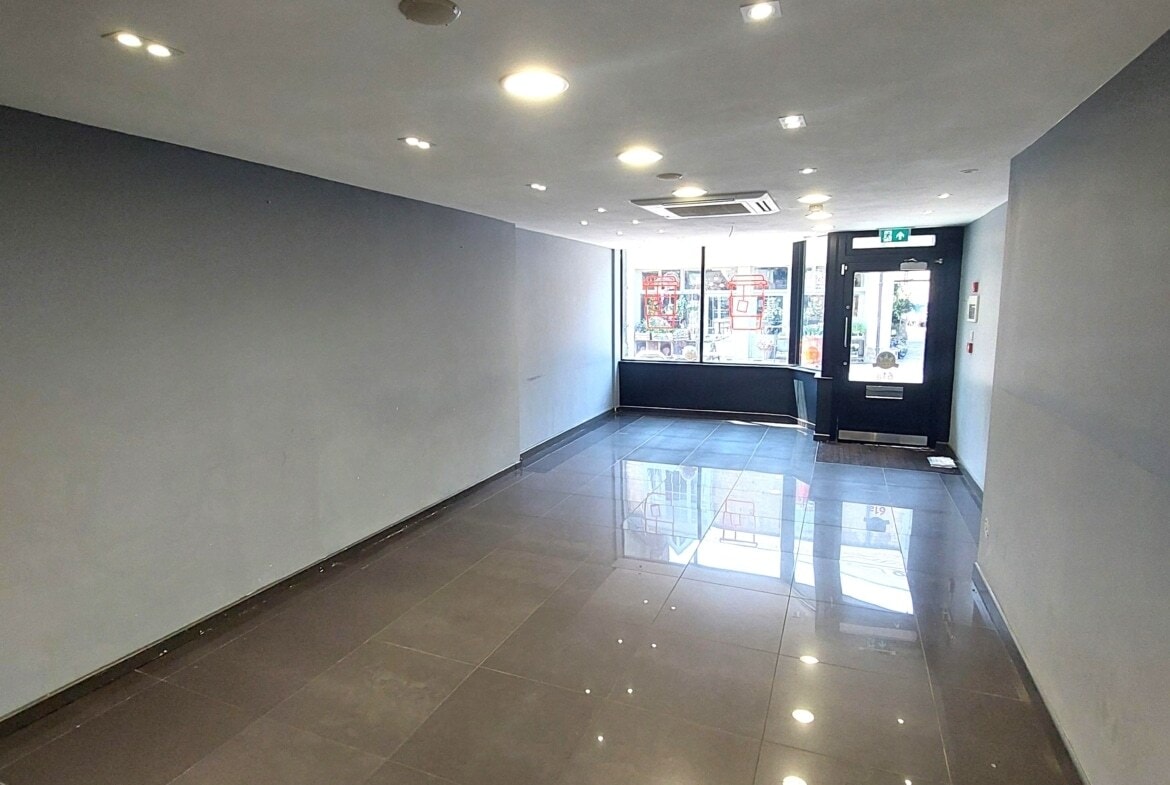 61-65 Cricklade Rd, Cirencester to rent Interior Photo- Image 1 of 4